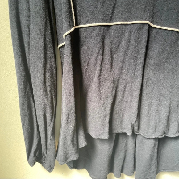 Joe Fresh Navy blue crepe work top  with‎ white piping XS - Picture 3 of 4